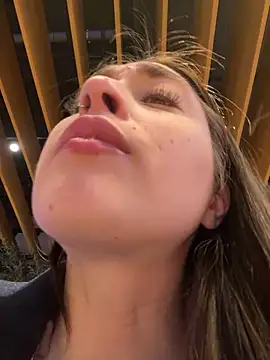 Holly Play online show from 12.17.24