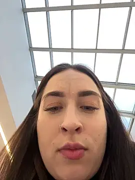 Holly Play online show from 12.25.24