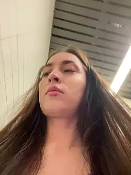 Holly Play online show from 01.24.25