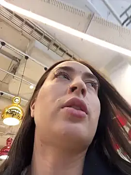 Holly Play online show from 02.05.25