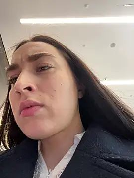 Holly Play online show from 02.06.25