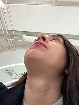 Holly Play online show from 03.07.25