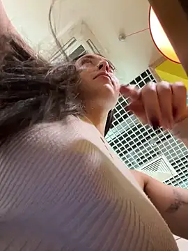 Holly Play online show from 03.07.25