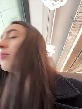 Holly Play online show from 03.12.25