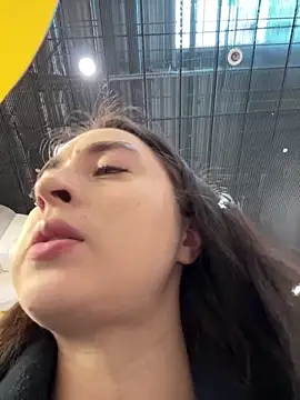 Holly Play online show from 03.20.25