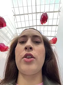 Holly Play online show from 09.11.25