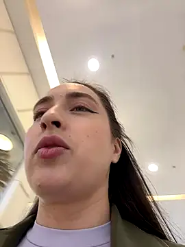 Holly Play online show from 09.26.25