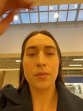 Holly Play online show from 11.21.25