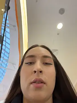 Holly Play online show from 12.17.25