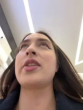 Holly Play online show from 12.19.25