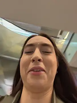 Holly Play online show from 03.31.26