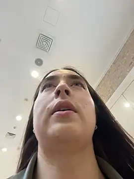 Holly Play online show from 04.03.26