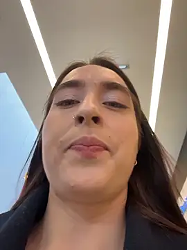 Holly Play online show from 04.05.26