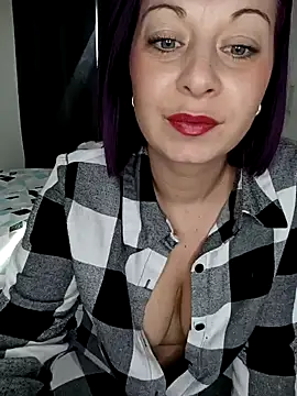 Snapshot of Chaudesquirt chatting on 02.05.25 Chaudesquirt online show from 02.05.25