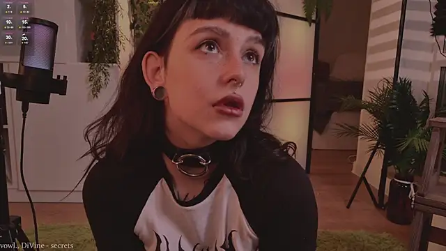 MichaellaMoon online show from 10.17.25