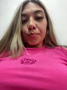 Snapshot of Iris_lee chatting on 02.14.25 Iris lee online show from 02.14.25