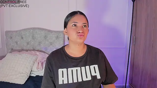 Snapshot of Isa_squirt1 chatting on 10.10.25 Isa squirt1 online show from 10.10.25