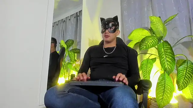 Snapshot of Chris_Maddox chatting on 01.22.25 Chris Maddox online show from 01.22.25