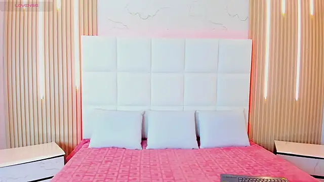 Snapshot of Iris_Thompson_ chatting on 10.24.25 Iris Thompson  online show from 10.24.25