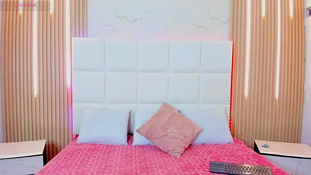 Snapshot of Iris_Thompson_ chatting on 10.28.25 Iris Thompson  online show from 10.28.25