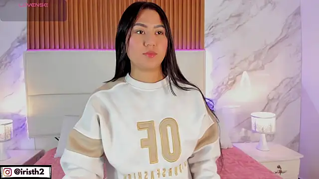 Iris Thompson  online show from 04.17.26