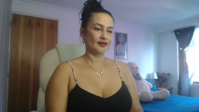 lucy diiaz online show from 09.13.25
