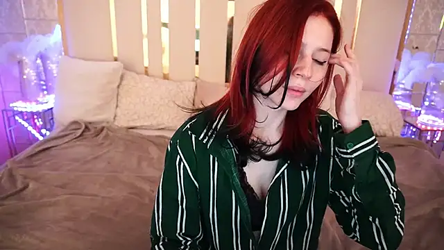 Snapshot of Sasha_Exclusive chatting on 12.04.24 Sasha Exclusive online show from 12.04.24