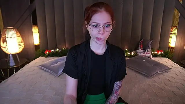 Snapshot of Sasha_Exclusive chatting on 12.23.24 Sasha Exclusive online show from 12.23.24