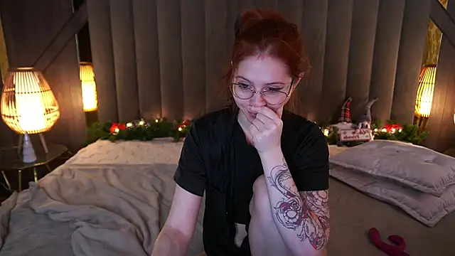 Snapshot of Sasha_Exclusive chatting on 12.23.24 Sasha Exclusive online show from 12.23.24