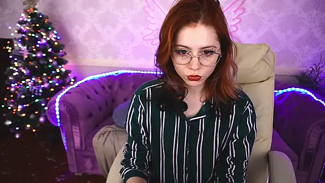 Snapshot of Sasha_Exclusive chatting on 12.26.24 Sasha Exclusive online show from 12.26.24