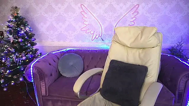 Snapshot of Sasha_Exclusive chatting on 12.29.24 Sasha Exclusive online show from 12.29.24