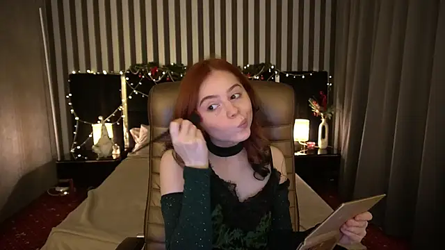 Snapshot of Sasha_Exclusive chatting on 12.30.24 Sasha Exclusive online show from 12.30.24