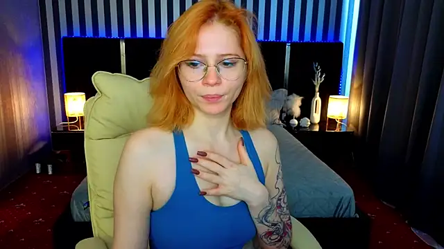 Snapshot of Sasha_Exclusive chatting on 09.15.25 Sasha Exclusive online show from 09.15.25