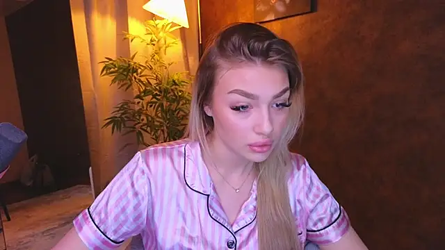 Ella Milla online show from 01.07.25