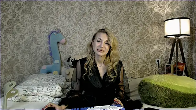 Ella Milla online show from 09.18.25