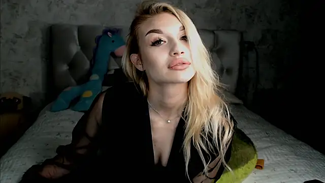 Ella Milla online show from 04.19.26