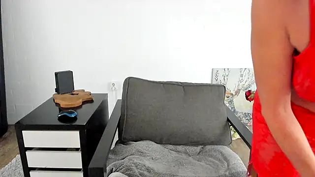 MendiPetite online show from 10.21.25