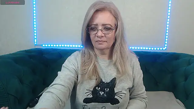 Snapshot of IvanaCharm chatting on 02.15.25 IvanaCharm online show from 02.15.25