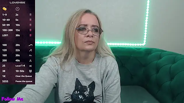 Snapshot of IvanaCharm chatting on 10.05.25 IvanaCharm online show from 10.05.25