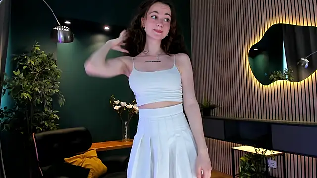 Curly Moon online show from 06.30.26