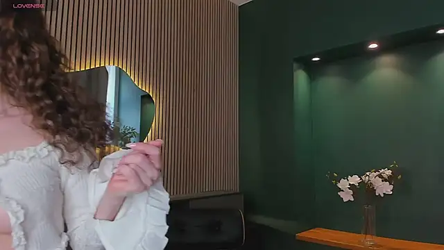 Curly Moon online show from 07.11.26