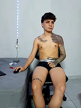 Snapshot of mikecoper_23 chatting on 10.24.25 mikecoper 23 online show from 10.24.25