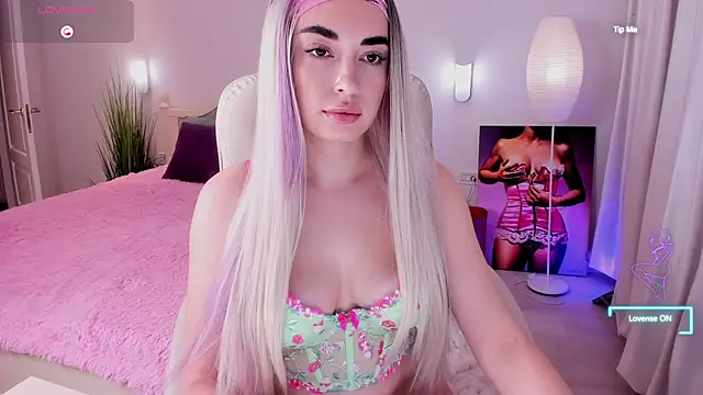 Snapshot of Miss_Elia chatting on 01.16.25 Miss Elia online show from 01.16.25