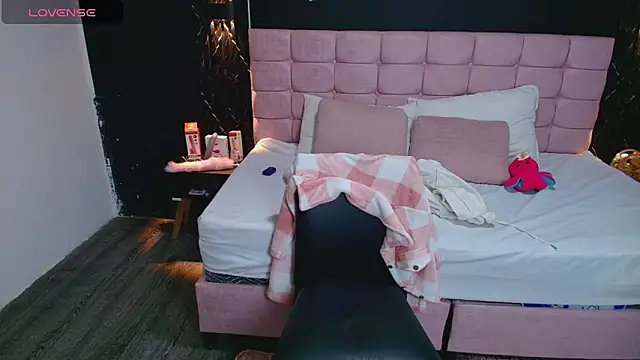 AntonellaRosee  online show from 10.01.25