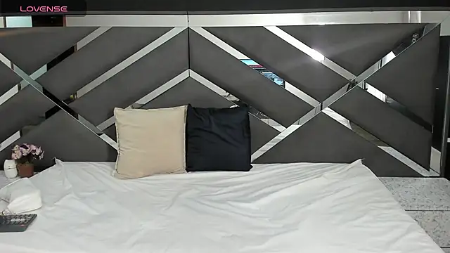 AntonellaRosee  online show from 10.18.25