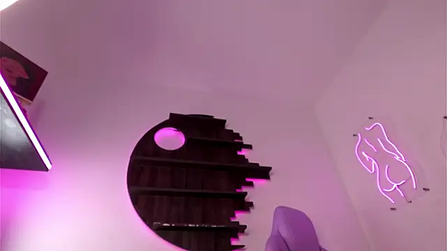 nicollefiorett online show from 12.18.24