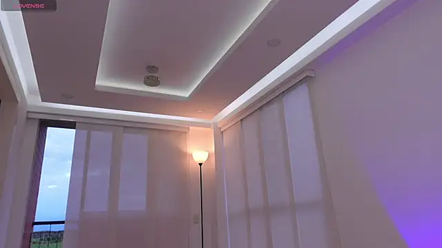 nicollefiorett online show from 12.25.24