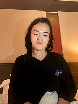 Snapshot of English-Chloe96 chatting on 10.13.25 English-Chloe96 online show from 10.13.25