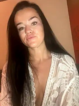 Snapshot of English-Chloe96 chatting on 10.17.25 English-Chloe96 online show from 10.17.25