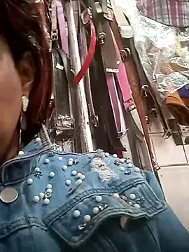 Snapshot of _violetta_- chatting on 02.15.25 violetta - online show from 02.15.25